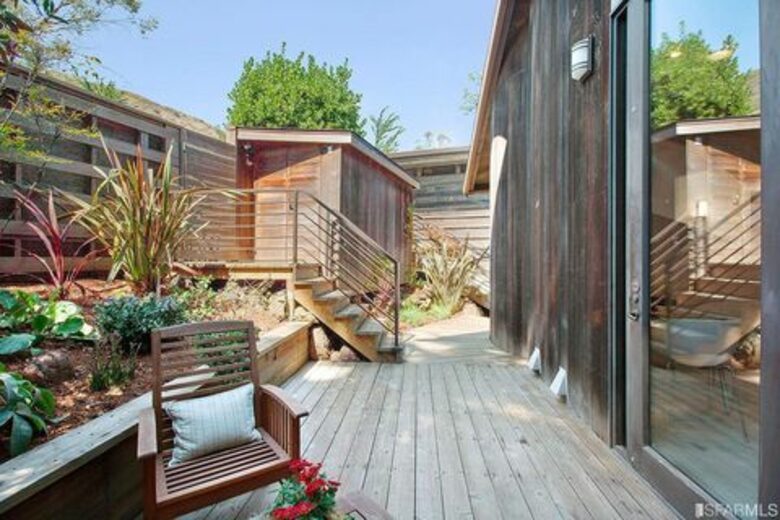 Architectural Gem Overlooking the Bay - San Francisco, California