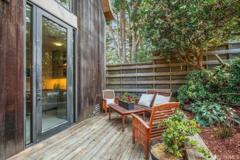 Architectural Gem Overlooking the Bay - San Francisco, California