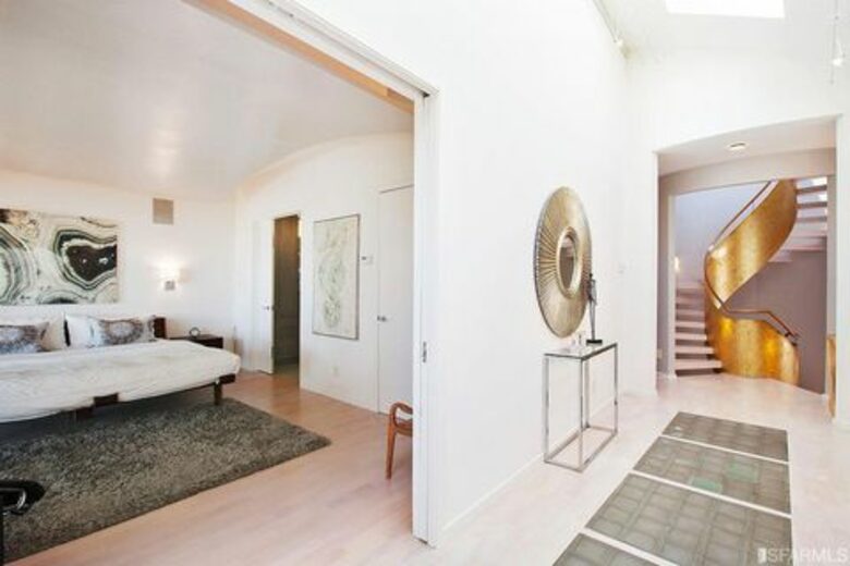 Architectural Gem Overlooking the Bay - San Francisco, California