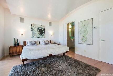 Architectural Gem Overlooking the Bay - San Francisco, California