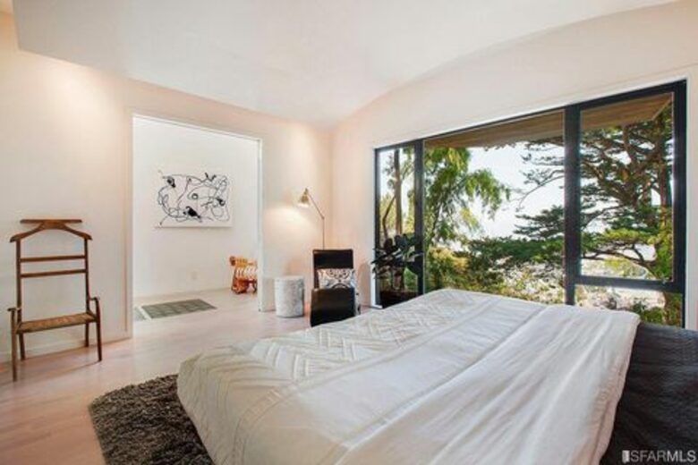 Architectural Gem Overlooking the Bay - San Francisco, California