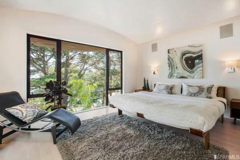 Architectural Gem Overlooking the Bay - San Francisco, California