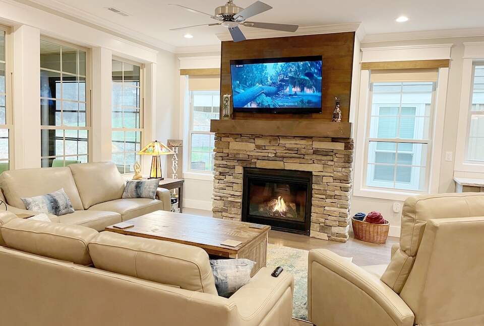 Beautiful Brand New Modern Home - Black Mountain, North Carolina