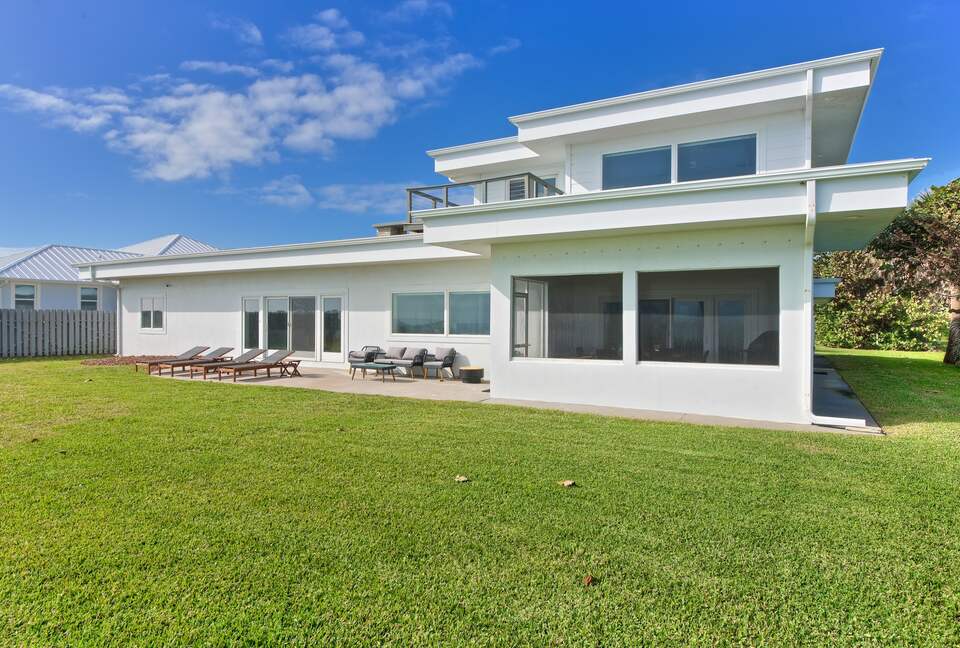 Oceanfront Estate in the Space Coast w/pool and 2 villas - Indialantic, Florida