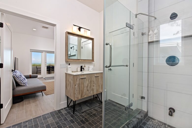 Oceanfront Estate in the Space Coast w/pool and 2 villas - Indialantic, Florida