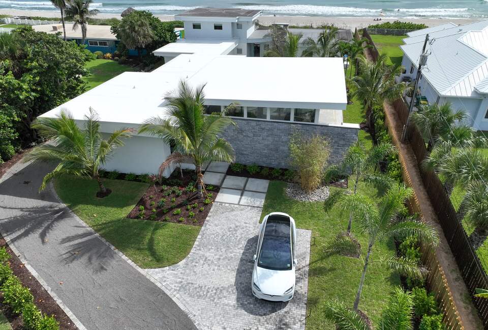 Oceanfront Estate in the Space Coast w/pool and 2 villas - Indialantic, Florida