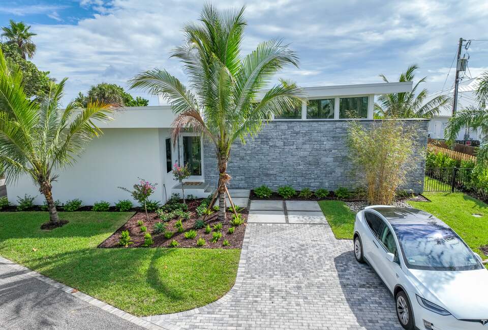 Oceanfront Estate in the Space Coast w/pool and 2 villas - Indialantic, Florida