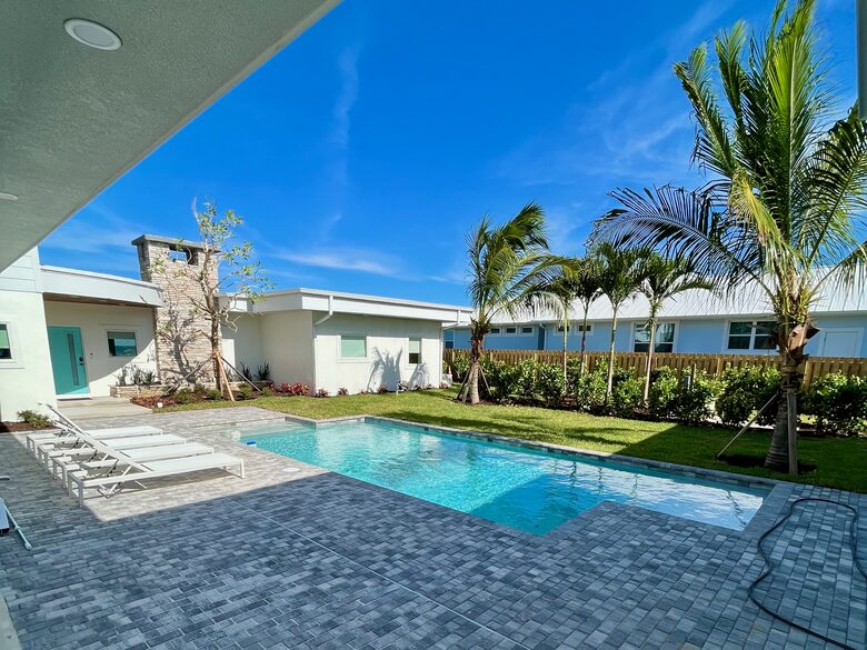 Oceanfront Estate in the Space Coast w/pool and 2 villas - Indialantic, Florida