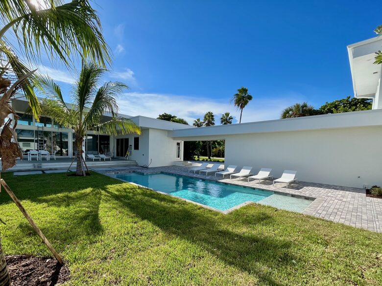 Oceanfront Estate in the Space Coast w/pool and 2 villas - Indialantic, Florida