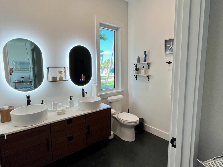 Oceanfront Estate in the Space Coast w/pool and 2 villas - Indialantic, Florida