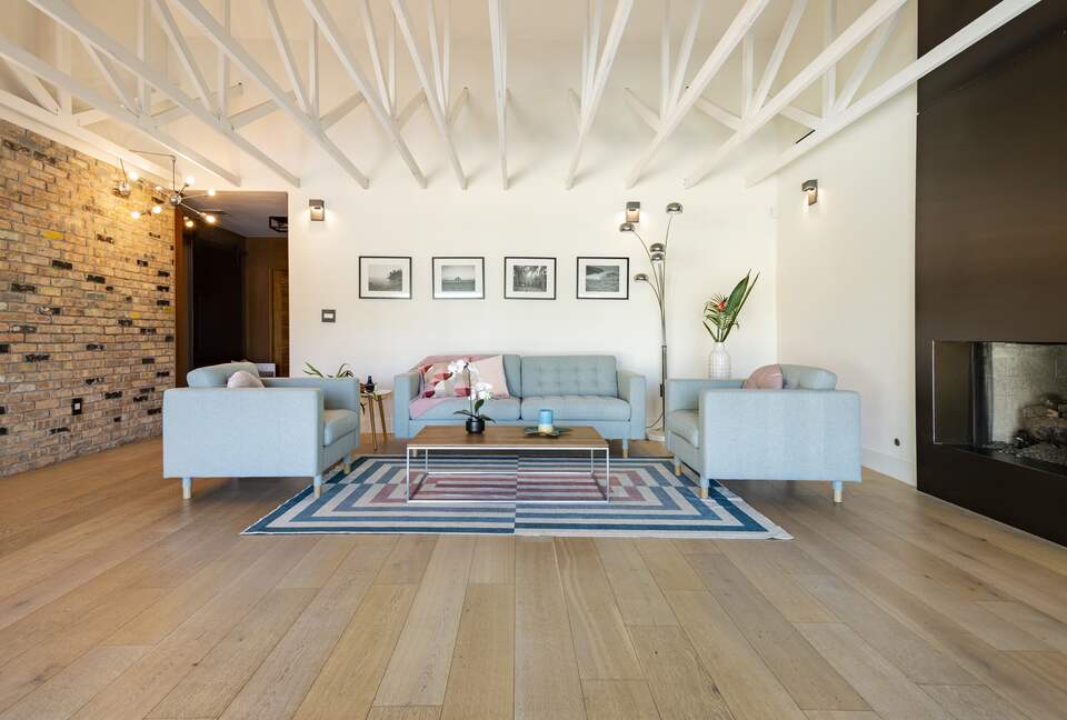 Sunset Waterfront Villa with Pool & Jacuzzi - Hallandale Beach, Florida