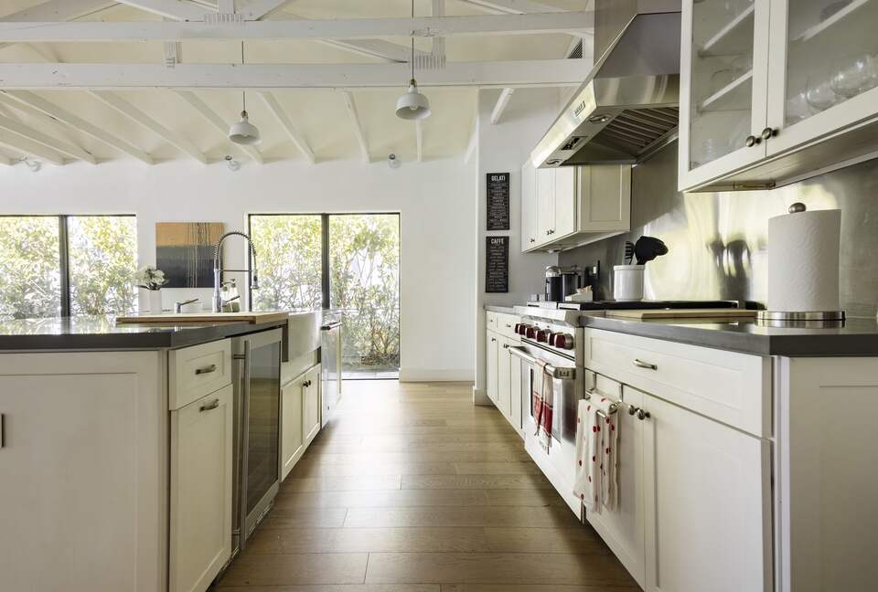 Sunset Waterfront Villa with Pool & Jacuzzi - Hallandale Beach, Florida