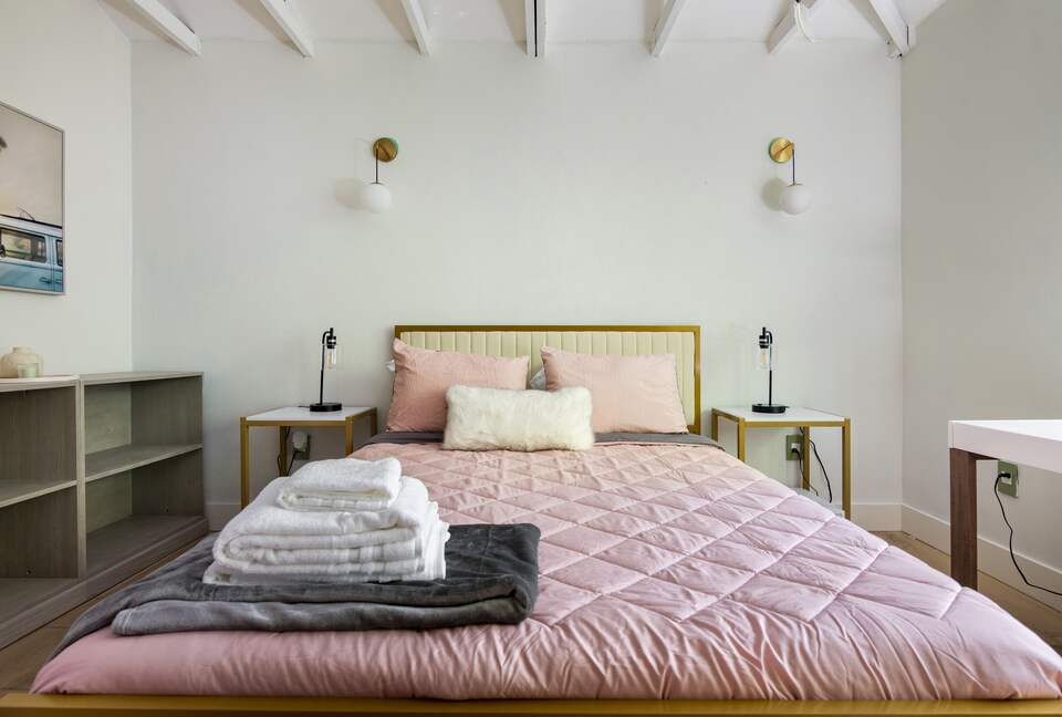 Sunset Waterfront Villa with Pool & Jacuzzi - Hallandale Beach, Florida