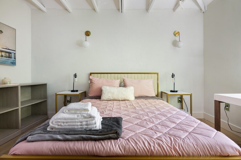 Sunset Waterfront Villa with Pool & Jacuzzi - Hallandale Beach, Florida