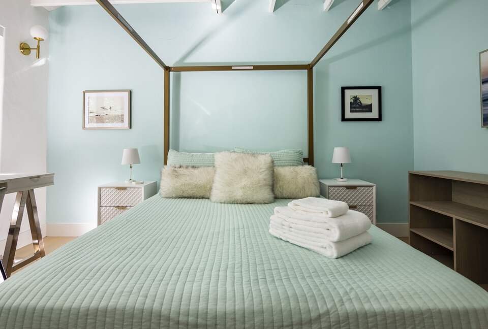 Sunset Waterfront Villa with Pool & Jacuzzi - Hallandale Beach, Florida