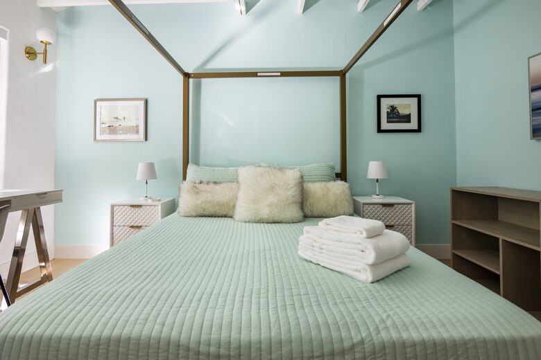 Sunset Waterfront Villa with Pool & Jacuzzi - Hallandale Beach, Florida