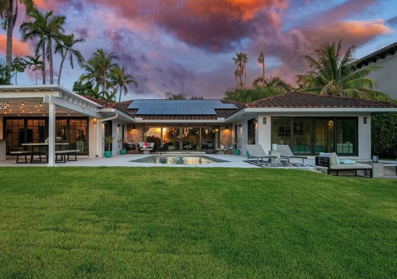 Sunset Waterfront Villa with Pool & Jacuzzi - Hallandale Beach, Florida