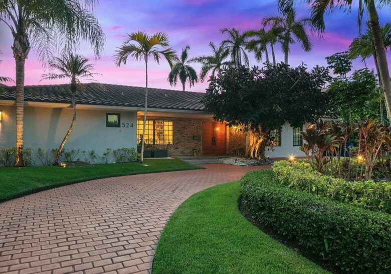 Sunset Waterfront Villa with Pool & Jacuzzi - Hallandale Beach, Florida