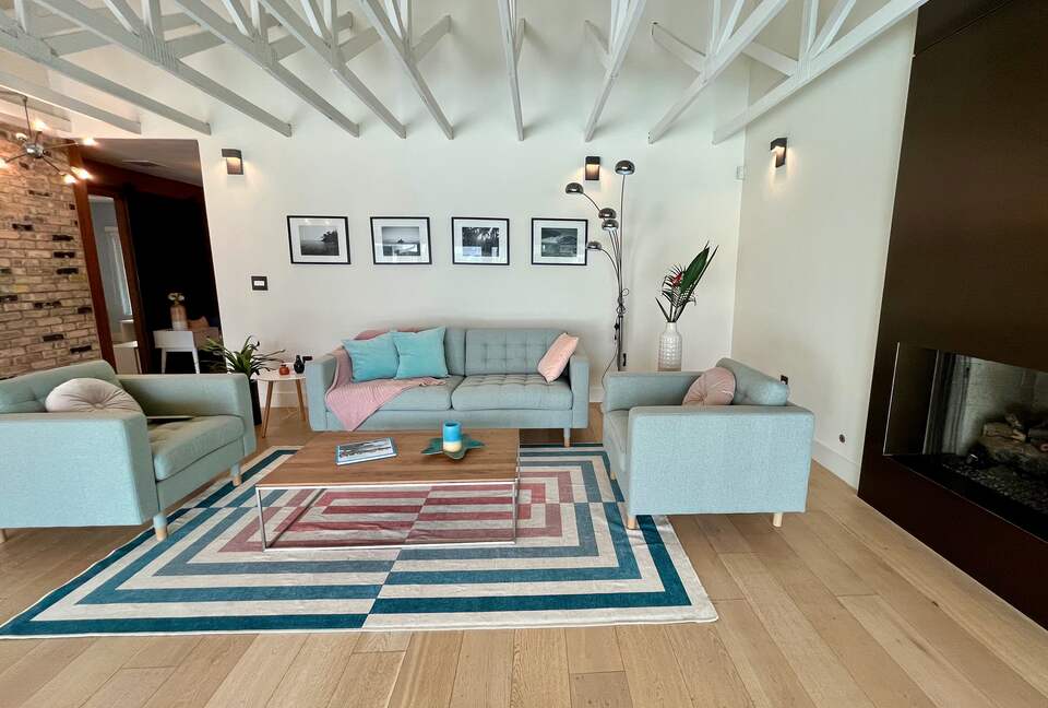 Sunset Waterfront Villa with Pool & Jacuzzi - Hallandale Beach, Florida