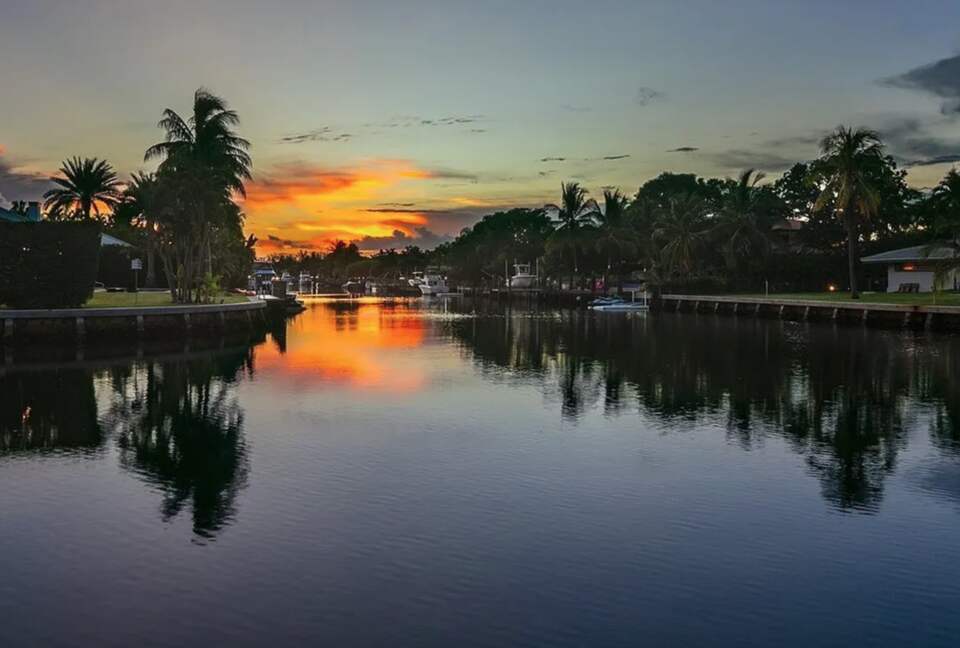 Sunset Waterfront Villa with Pool & Jacuzzi - Hallandale Beach, Florida