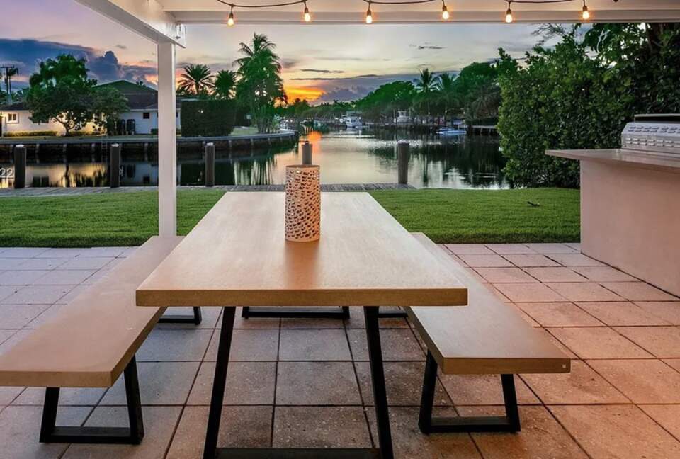 Sunset Waterfront Villa with Pool & Jacuzzi - Hallandale Beach, Florida