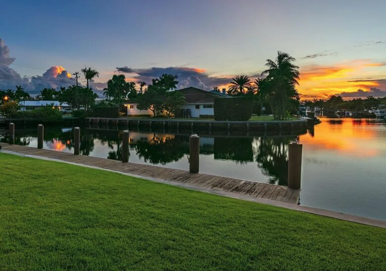 Sunset Waterfront Villa with Pool & Jacuzzi - Hallandale Beach, Florida