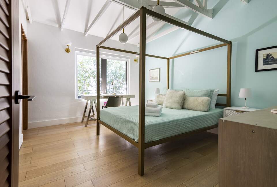 Sunset Waterfront Villa with Pool & Jacuzzi - Hallandale Beach, Florida