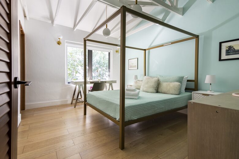 Sunset Waterfront Villa with Pool & Jacuzzi - Hallandale Beach, Florida