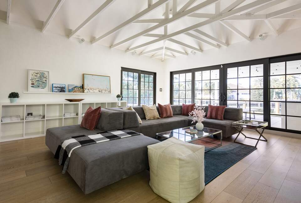 Sunset Waterfront Villa with Pool & Jacuzzi - Hallandale Beach, Florida