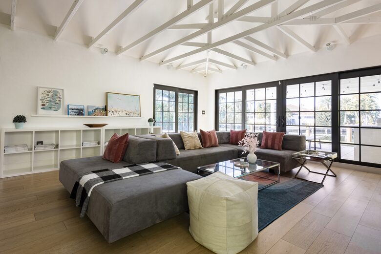 Sunset Waterfront Villa with Pool & Jacuzzi - Hallandale Beach, Florida