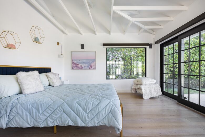 Sunset Waterfront Villa with Pool & Jacuzzi - Hallandale Beach, Florida