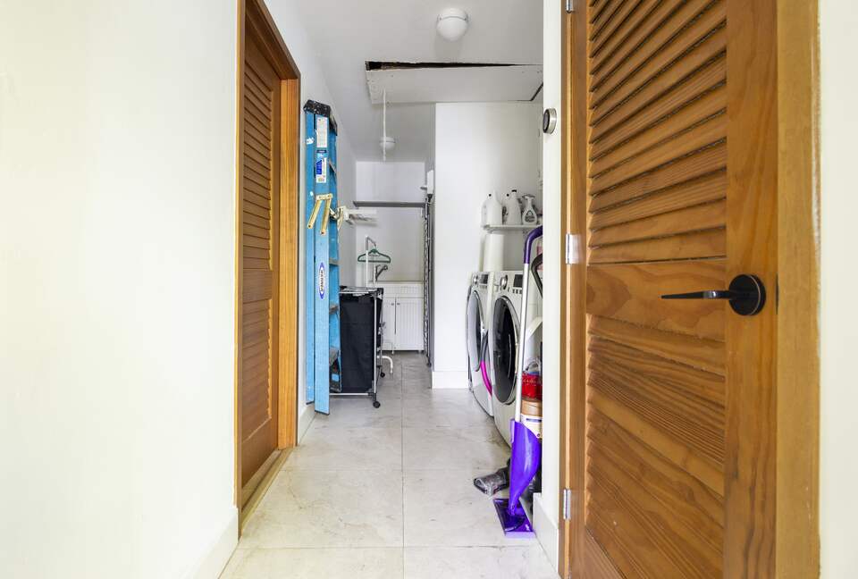 Sunset Waterfront Villa with Pool & Jacuzzi - Hallandale Beach, Florida