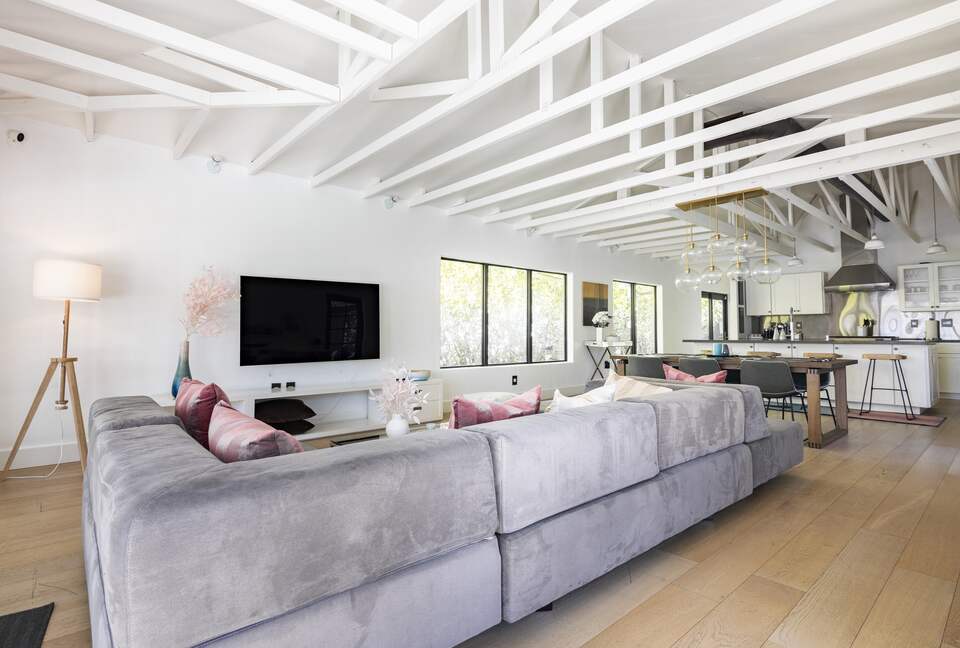 Sunset Waterfront Villa with Pool & Jacuzzi - Hallandale Beach, Florida