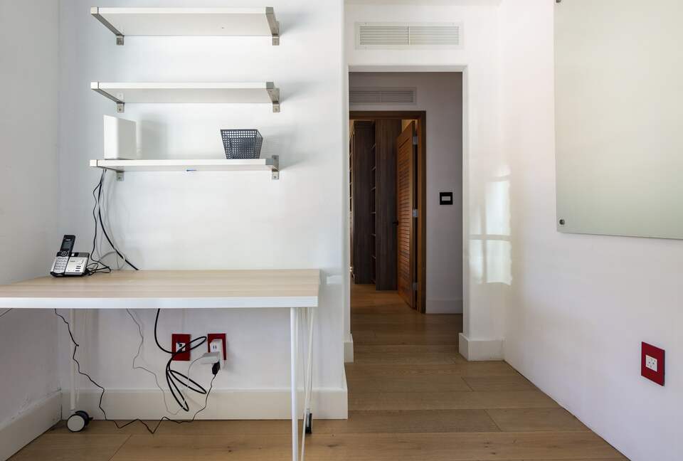 Sunset Waterfront Villa with Pool & Jacuzzi - Hallandale Beach, Florida