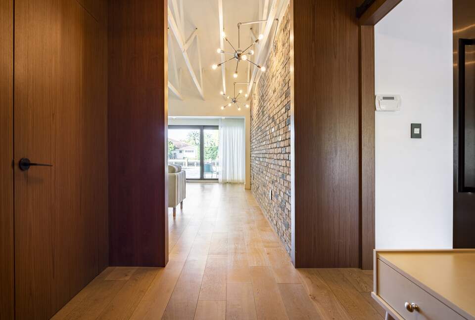 Sunset Waterfront Villa with Pool & Jacuzzi - Hallandale Beach, Florida