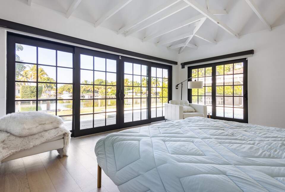 Sunset Waterfront Villa with Pool & Jacuzzi - Hallandale Beach, Florida