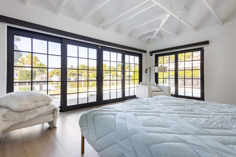 Sunset Waterfront Villa with Pool & Jacuzzi - Hallandale Beach, Florida