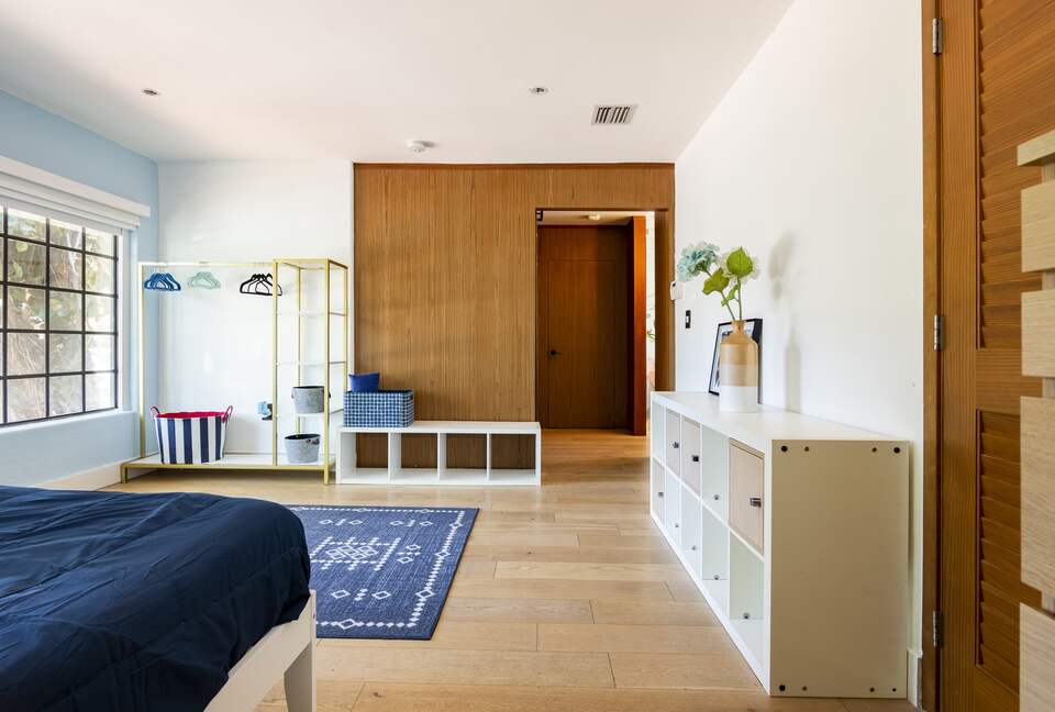 Sunset Waterfront Villa with Pool & Jacuzzi - Hallandale Beach, Florida