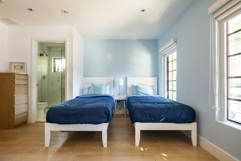 Sunset Waterfront Villa with Pool & Jacuzzi - Hallandale Beach, Florida