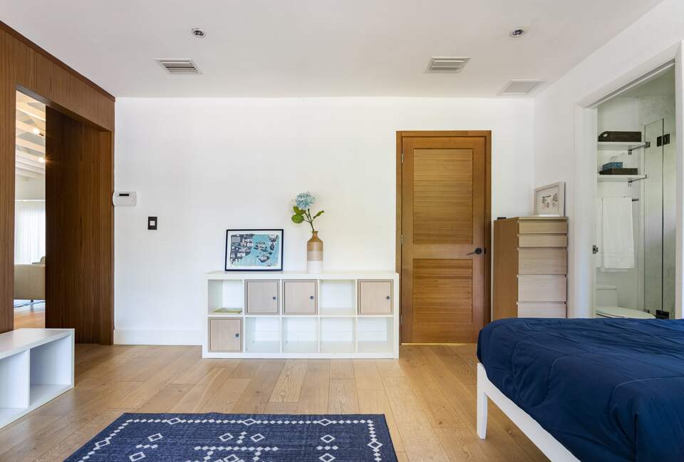 Sunset Waterfront Villa with Pool & Jacuzzi - Hallandale Beach, Florida