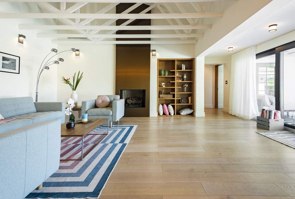 Sunset Waterfront Villa with Pool & Jacuzzi - Hallandale Beach, Florida