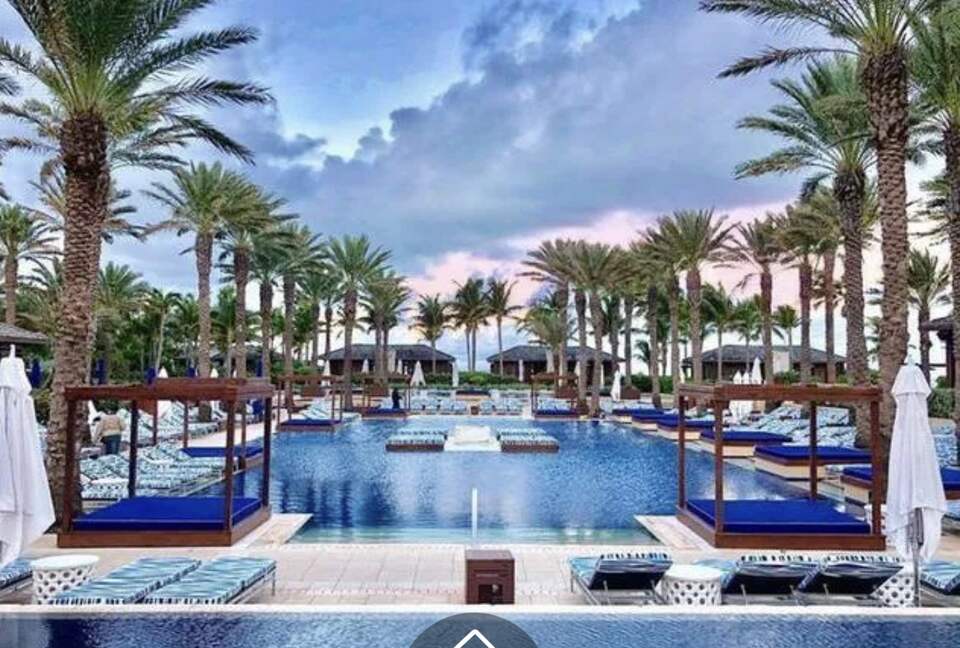 The Cane adult pool for Cove and Reef guests only.