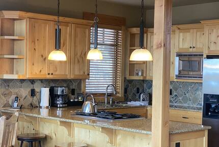 Sage Canyon Luxury 2BR Cabin - Powell Butte, Oregon
