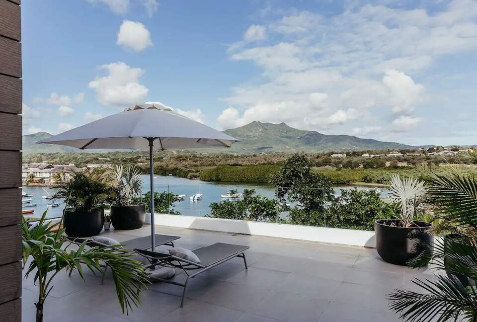 Penthouse Paradise - black river, Mauritius