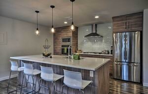 Elegant Pier Waterfront Retreat in Downtown Astoria - Astoria, Oregon