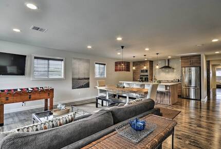 Elegant Pier Waterfront Retreat in Downtown Astoria - Astoria, Oregon