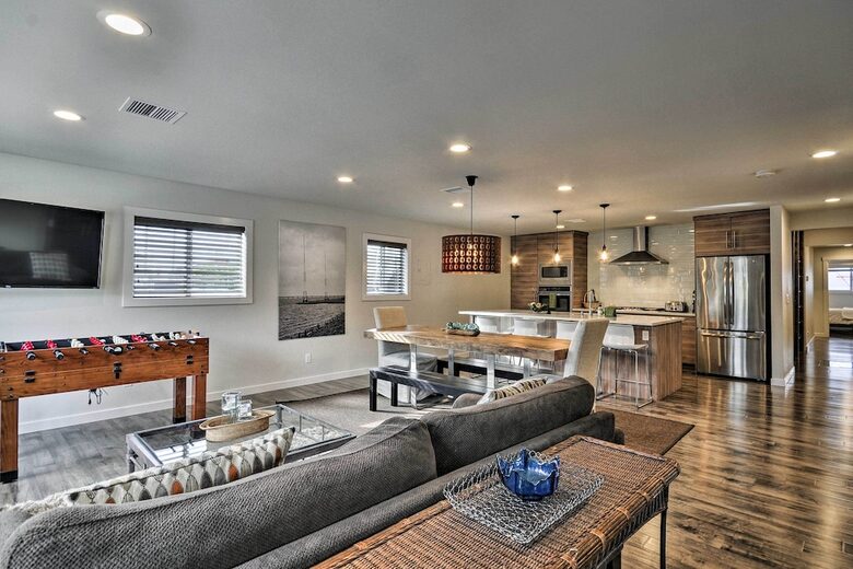 Elegant Pier Waterfront Retreat in Downtown Astoria - Astoria, Oregon