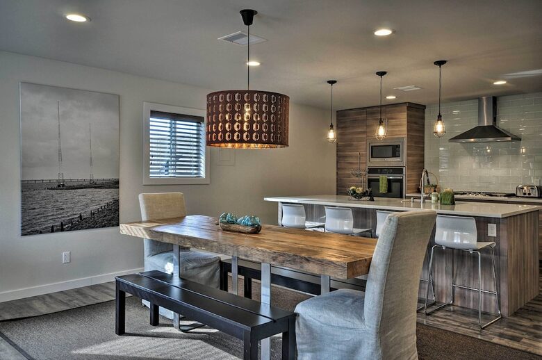 Elegant Pier Waterfront Retreat in Downtown Astoria - Astoria, Oregon