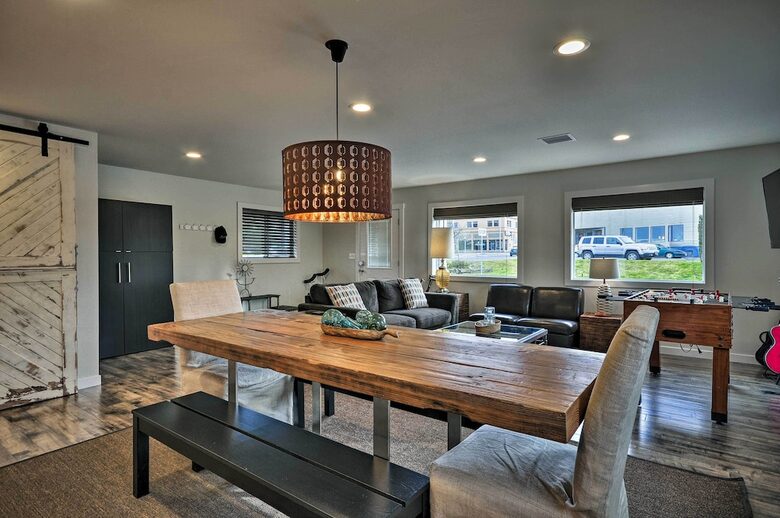 Elegant Pier Waterfront Retreat in Downtown Astoria - Astoria, Oregon