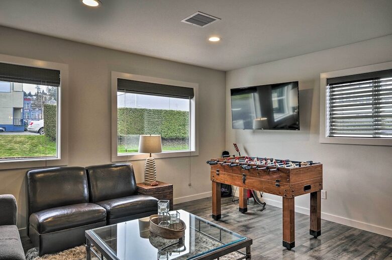 Elegant Pier Waterfront Retreat in Downtown Astoria - Astoria, Oregon